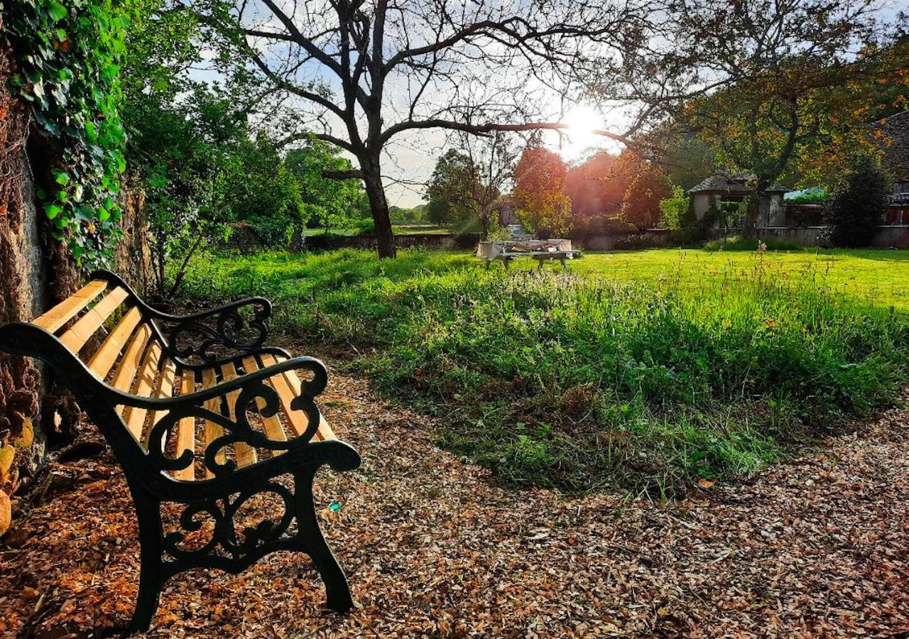 Domaine Lou Castet Bed & Breakfast Tuzaguet Exterior foto